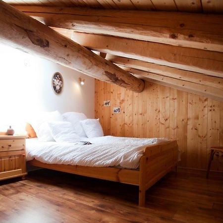 Chalet L'Etagne เบส์ซองส์ ภายนอก รูปภาพ