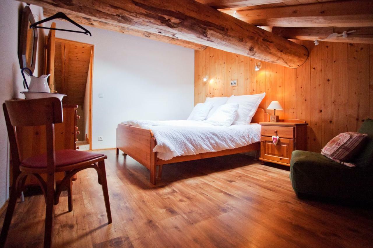 Chalet L'Etagne เบส์ซองส์ ภายนอก รูปภาพ