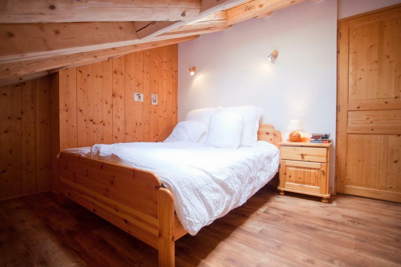 Chalet L'Etagne เบส์ซองส์ ภายนอก รูปภาพ